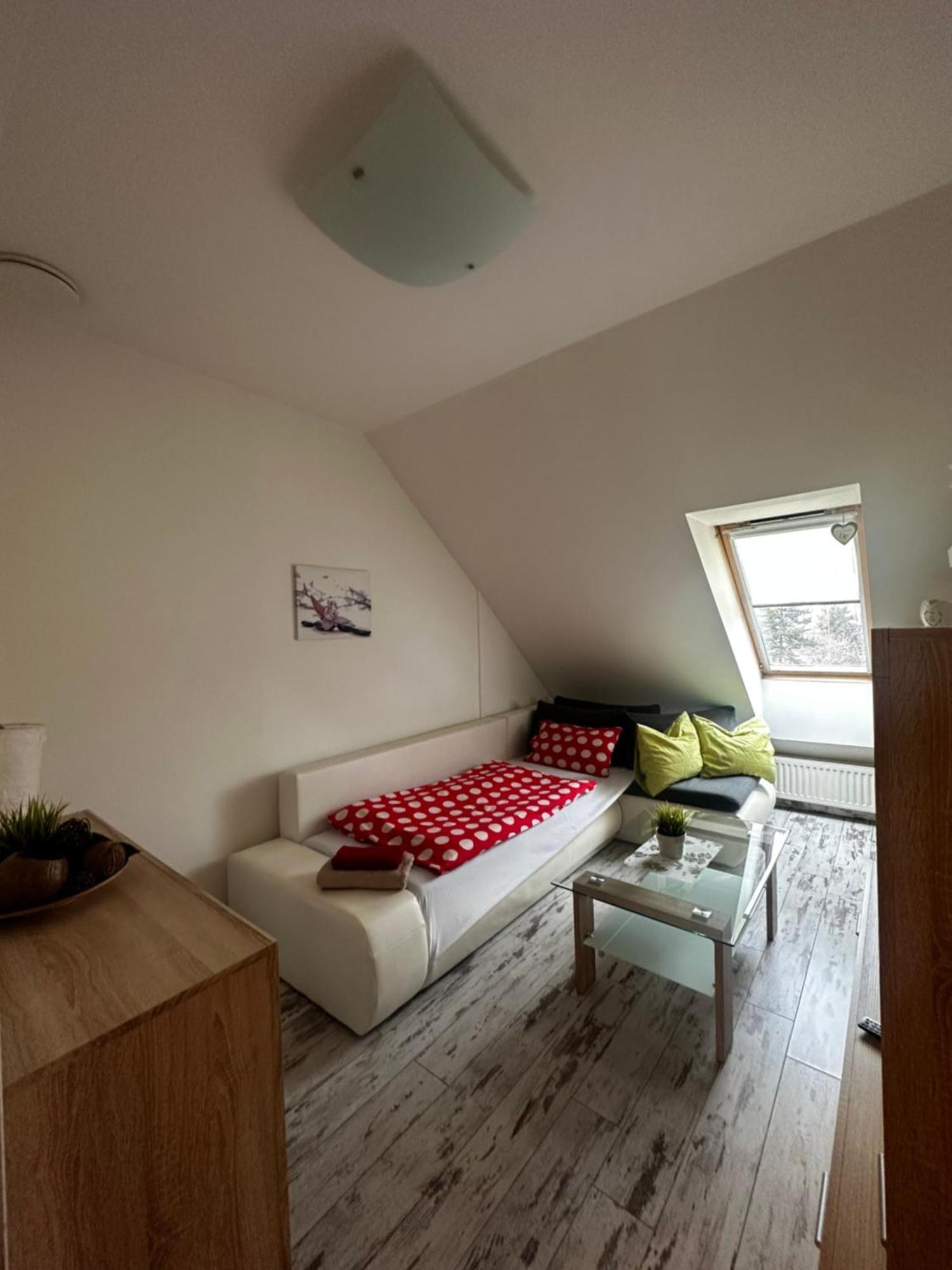 Penzion-Hutira Relax Club Handlová Екстериор снимка
