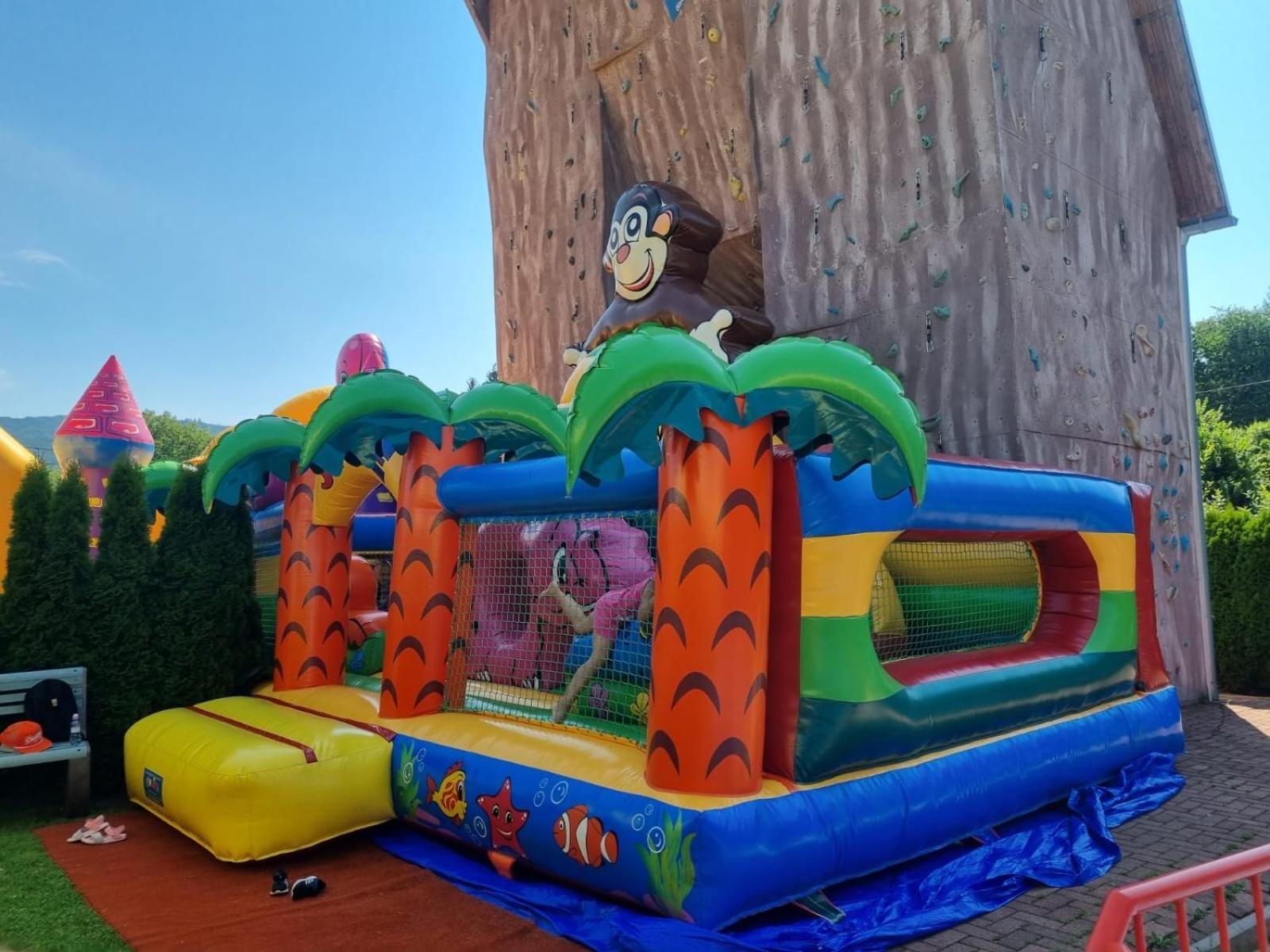 Penzion-Hutira Relax Club Handlová Екстериор снимка